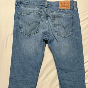 Gently used Levi 510 jeans.. size 32x30, slim fit